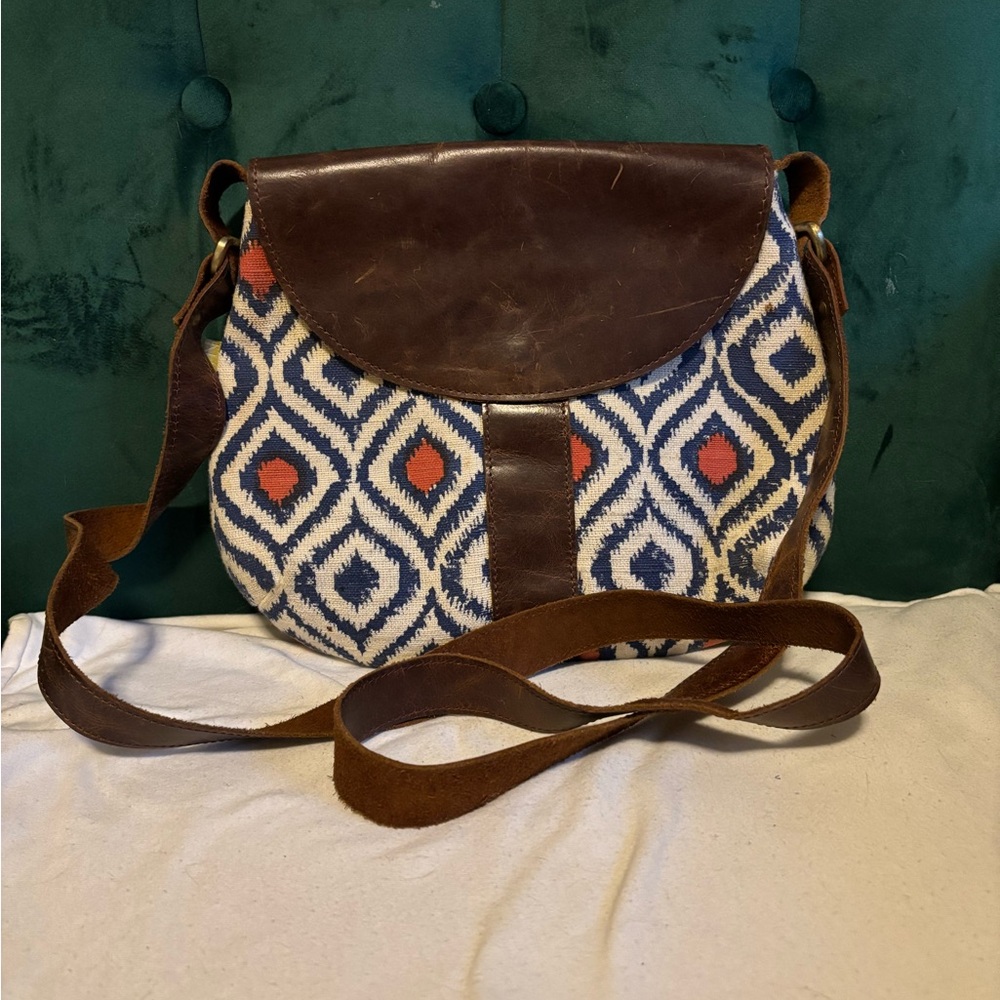 Chic Brown Leather and Patterned Crossbody Bag